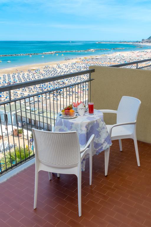 Hotel Belsoggiorno Cattolica Exterior photo
